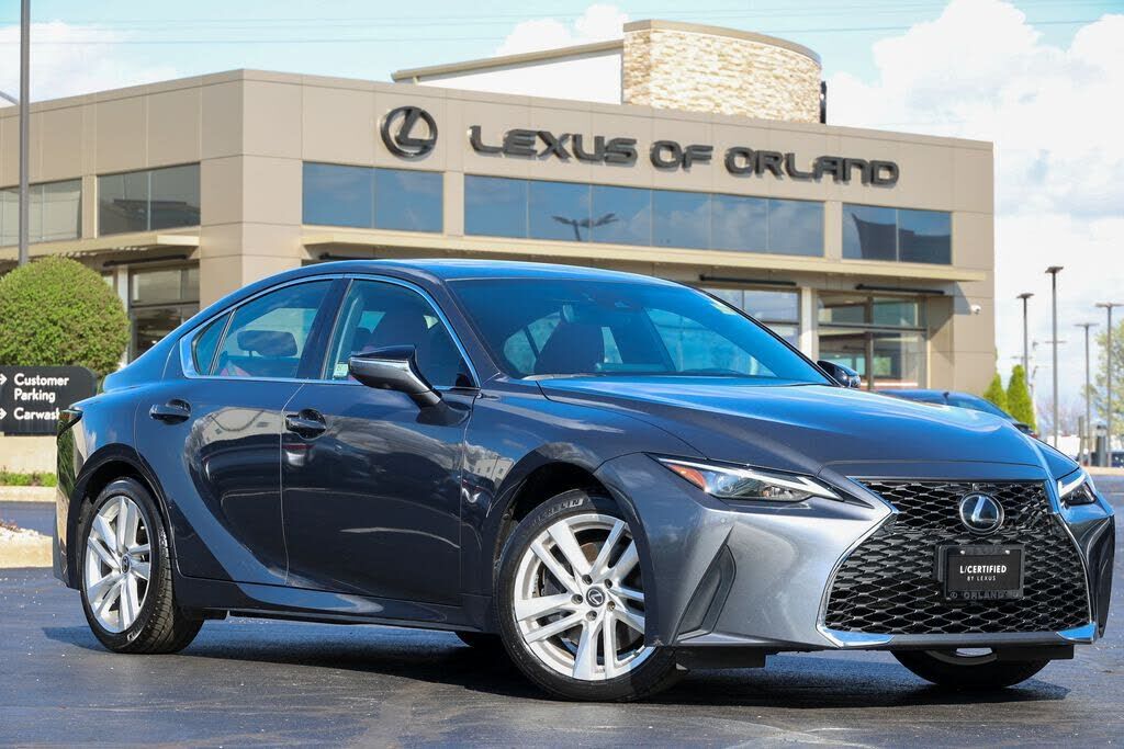 2022 LEXUS IS
