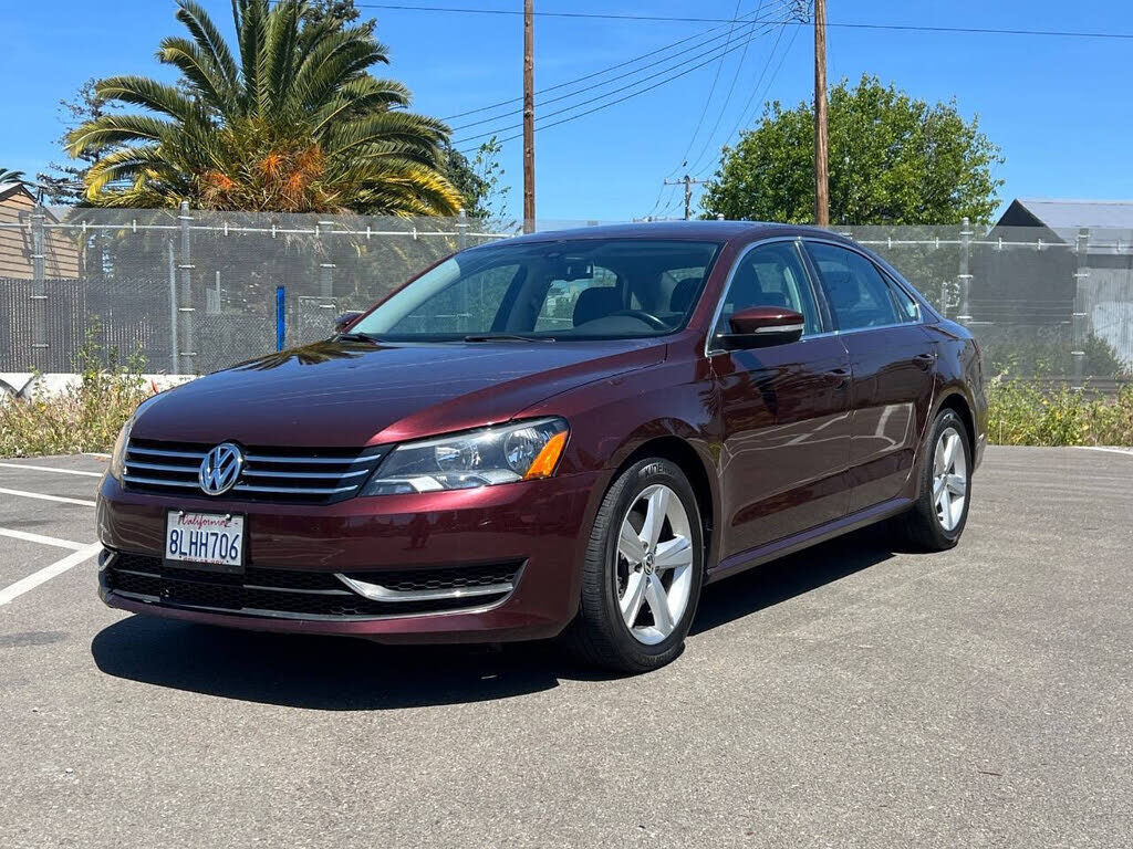 2013 VOLKSWAGEN Passat