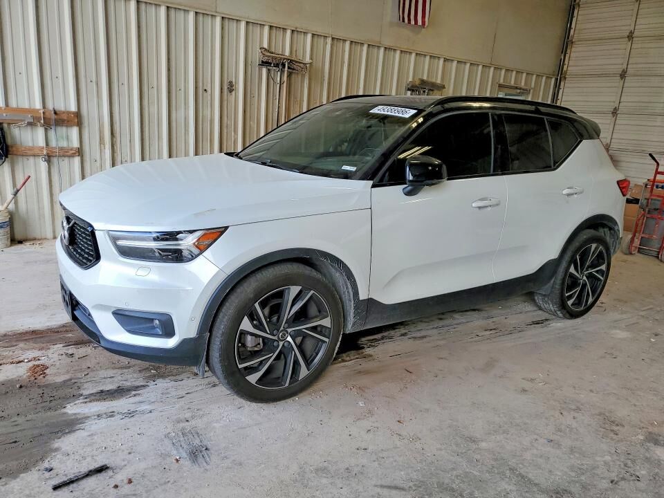 2019 VOLVO XC40