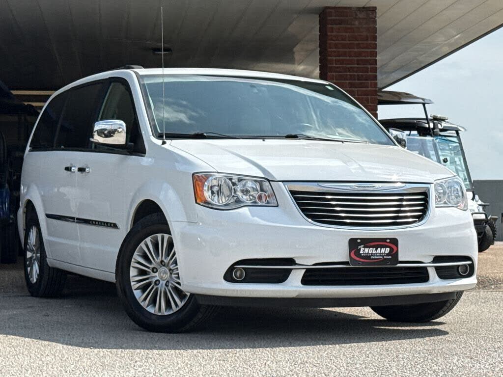 2015 CHRYSLER Town and Country