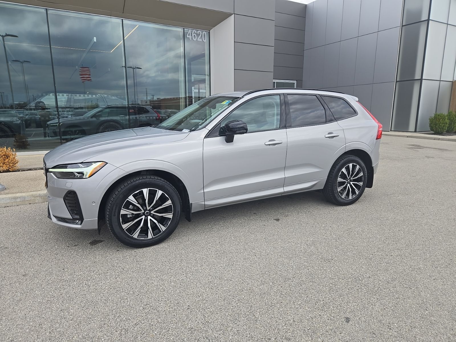 2023 VOLVO XC60