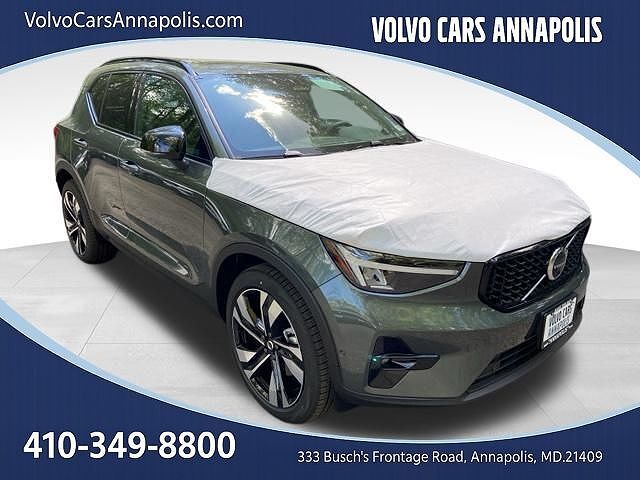 2026 VOLVO XC40