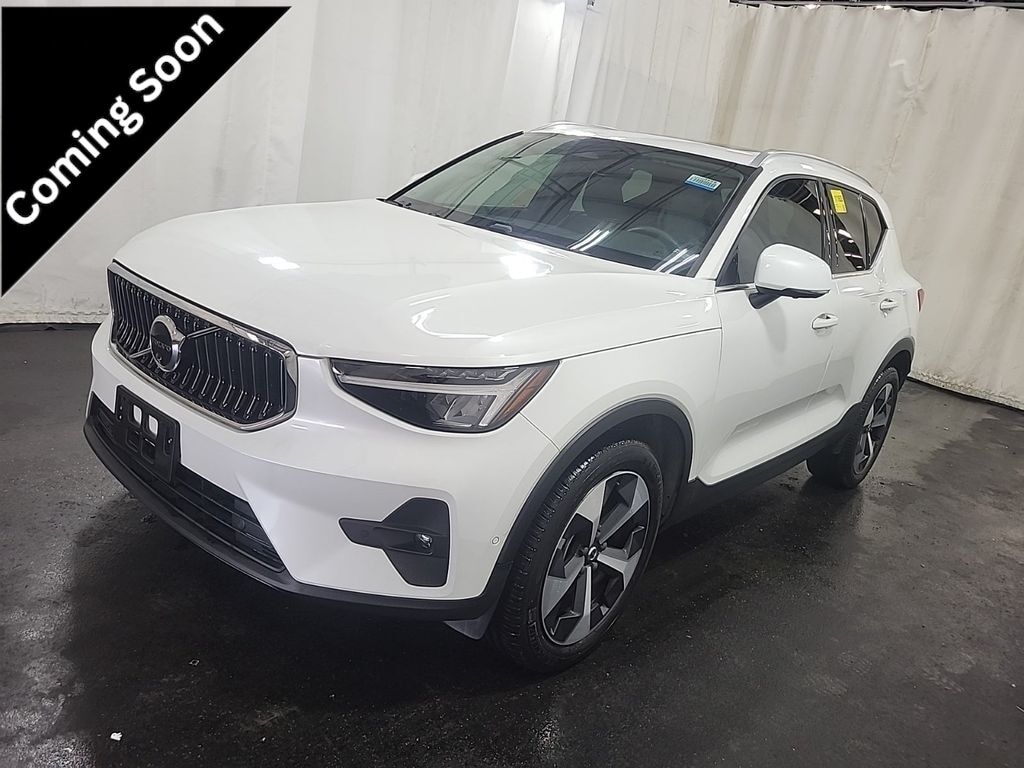 2024 VOLVO XC40