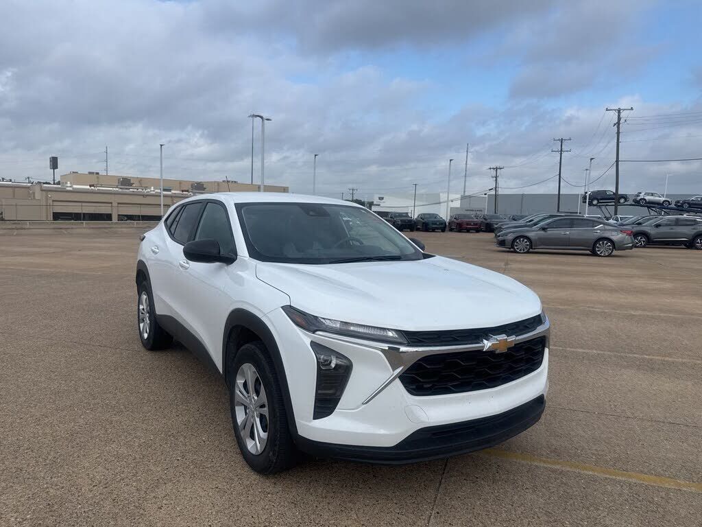 2025 CHEVROLET Trax
