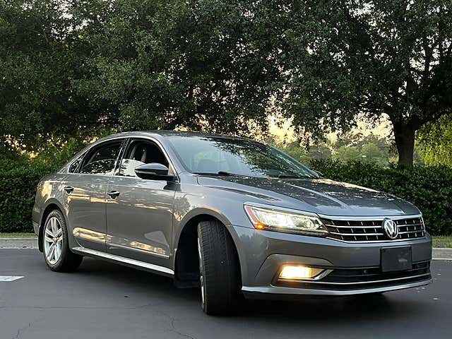 2017 VOLKSWAGEN Passat