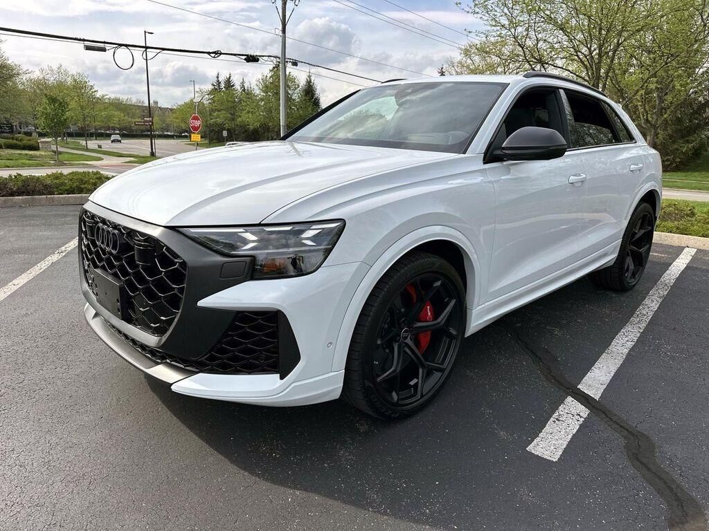 2025 AUDI RS Q8