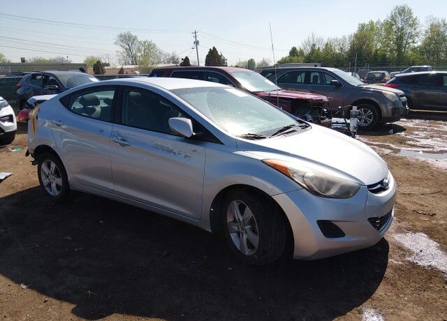 2013 HYUNDAI Elantra