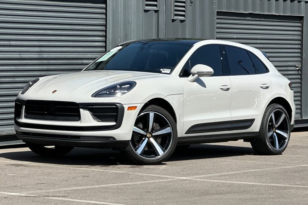 2023 PORSCHE Macan