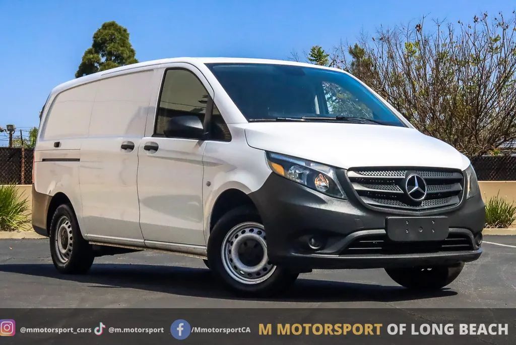 2022 MERCEDES-BENZ METRIS
