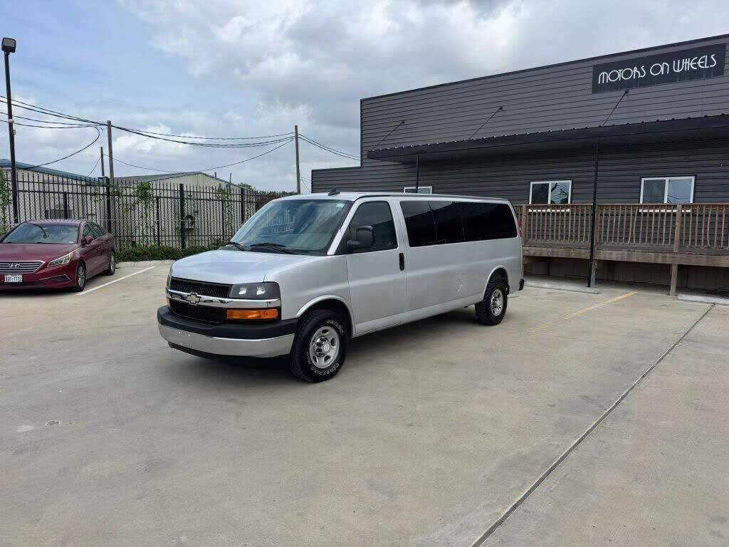2017 CHEVROLET Express