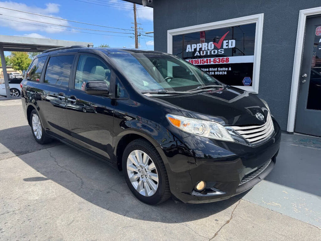 2011 TOYOTA Sienna