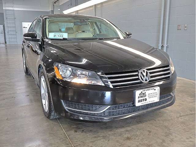 2013 VOLKSWAGEN Passat