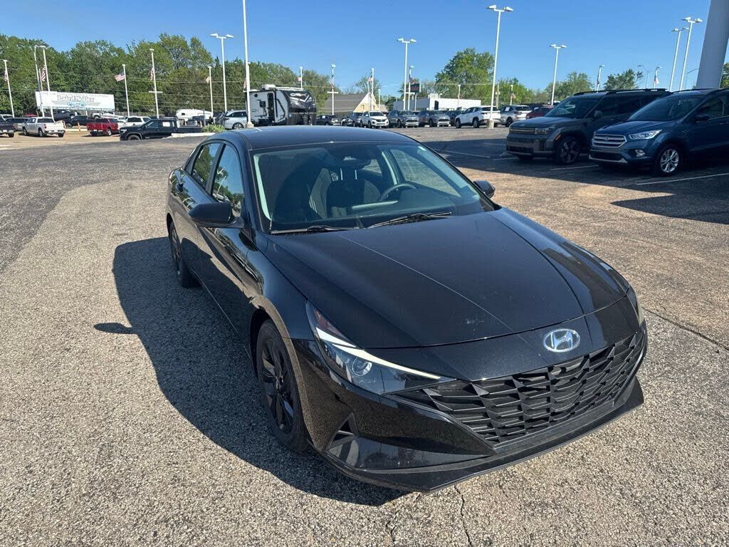 2022 HYUNDAI Elantra