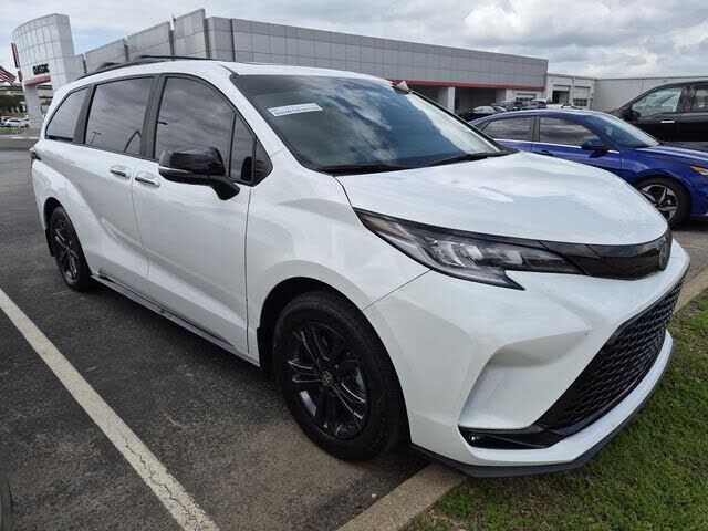 2025 TOYOTA Sienna