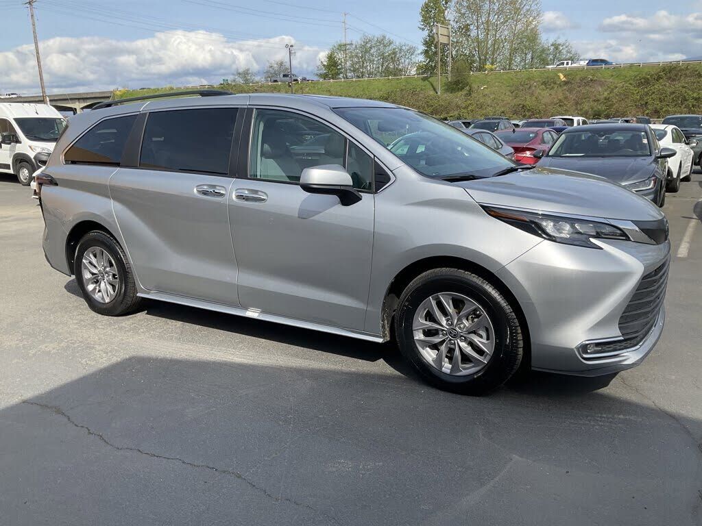 2024 TOYOTA Sienna