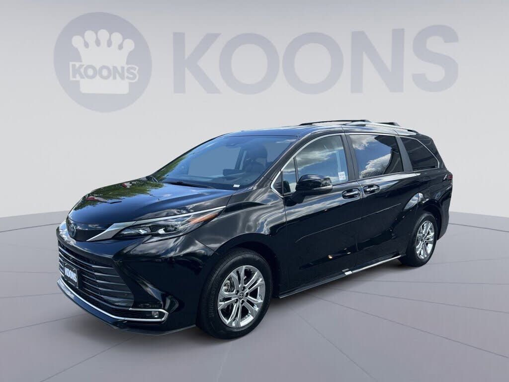 2024 TOYOTA Sienna