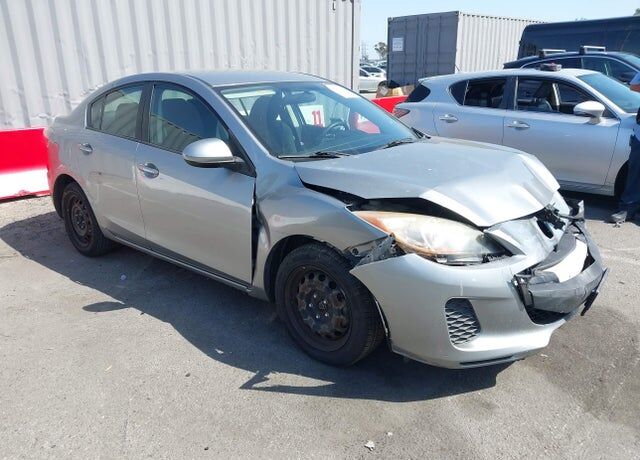 2013 MAZDA Mazda3