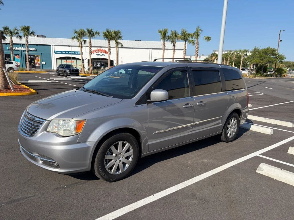 2014 CHRYSLER Town and Country