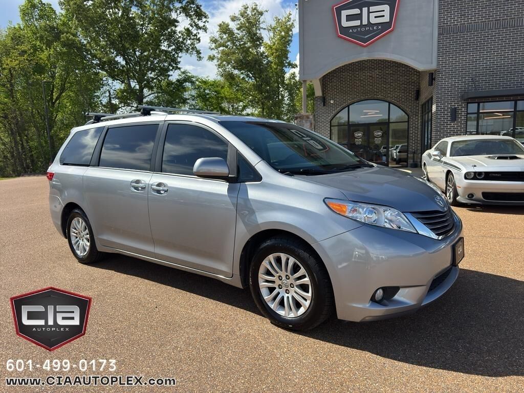 2017 TOYOTA Sienna