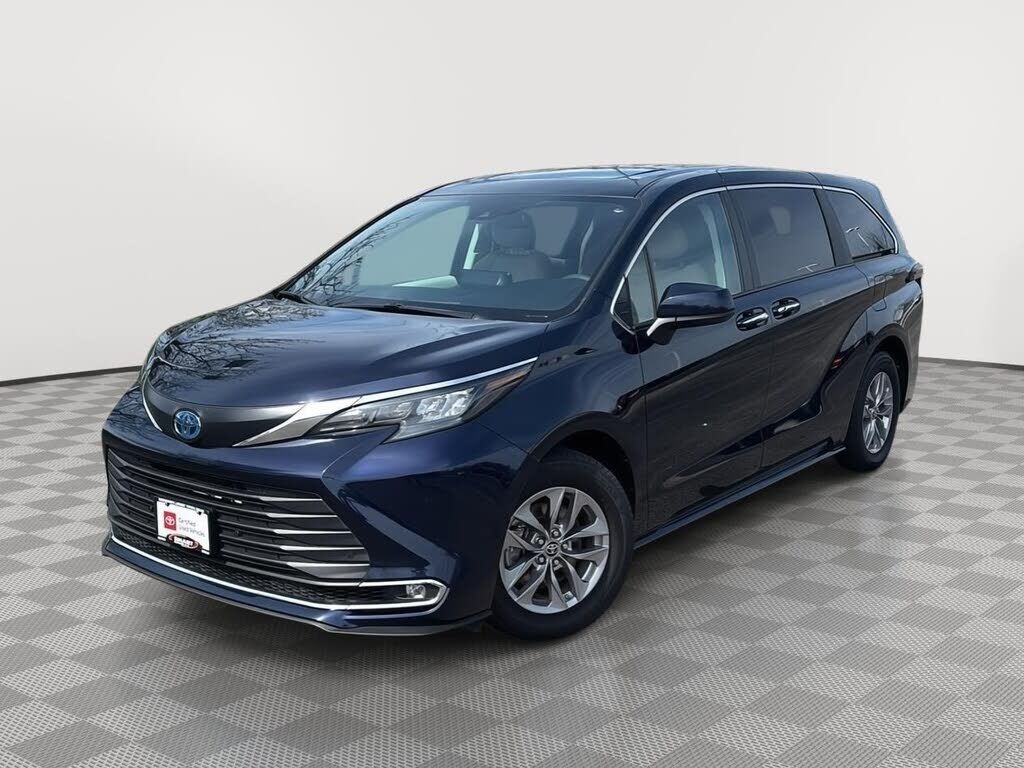 2024 TOYOTA Sienna