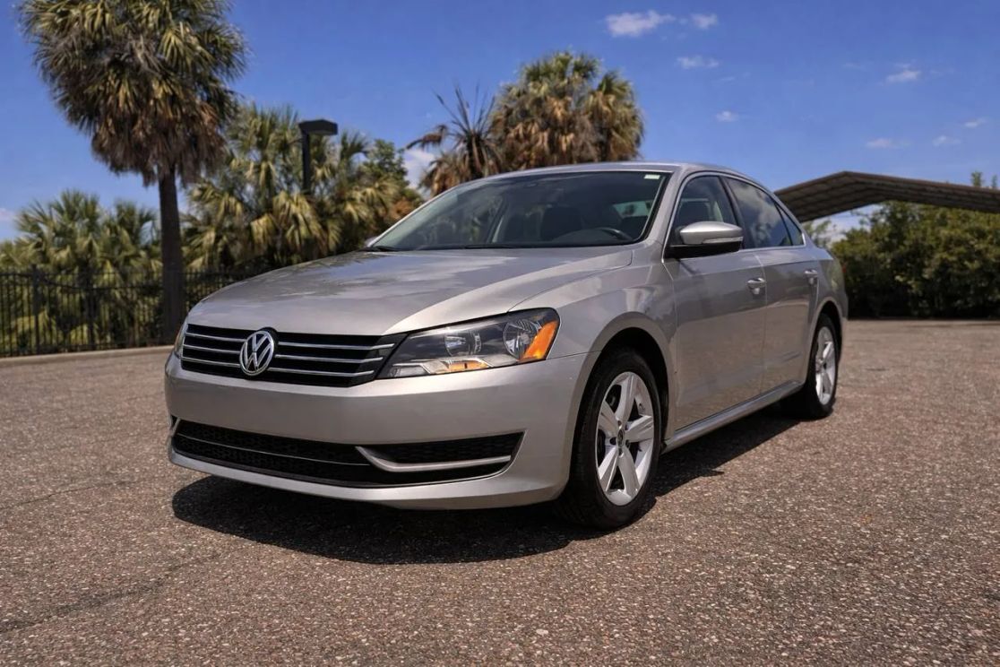 2013 VOLKSWAGEN Passat