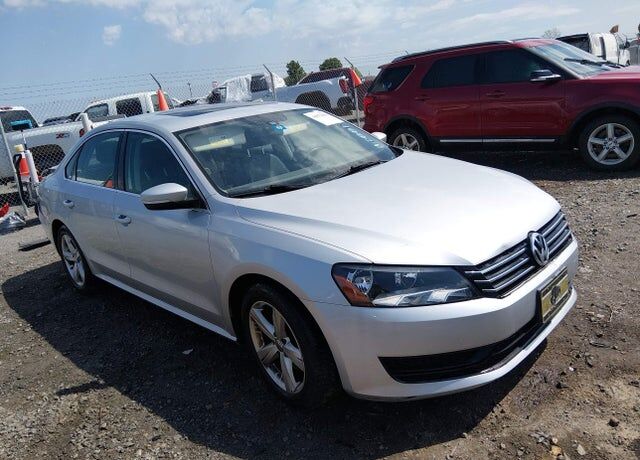 2013 VOLKSWAGEN Passat