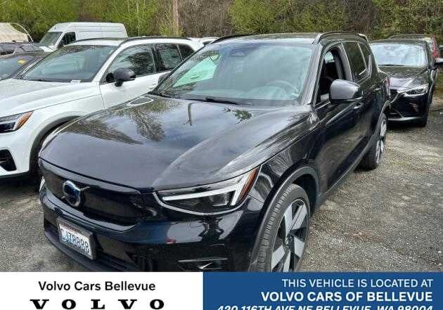 2023 VOLVO XC40
