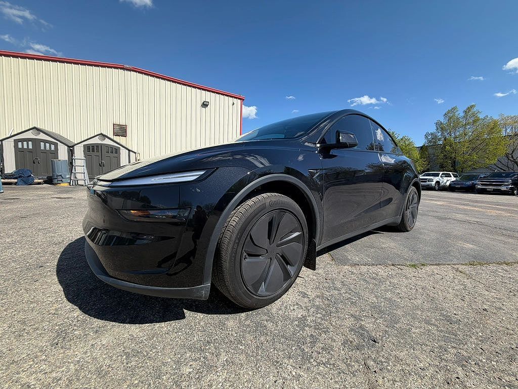 2026 TESLA Model Y