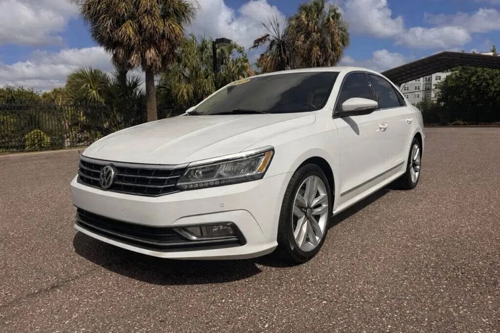 2017 VOLKSWAGEN Passat
