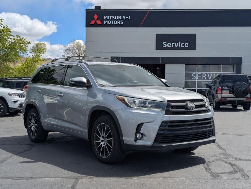 2017 TOYOTA Highlander