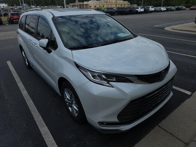 2022 TOYOTA Sienna