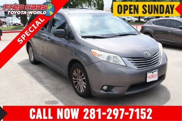 2016 TOYOTA Sienna