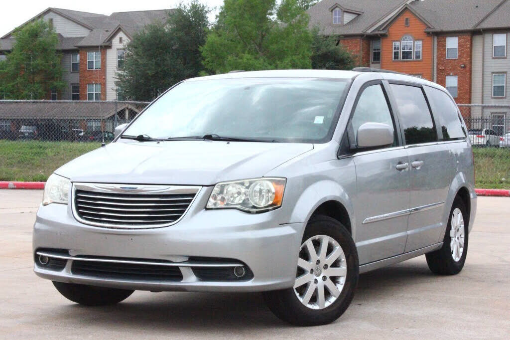 2016 CHRYSLER Town and Country