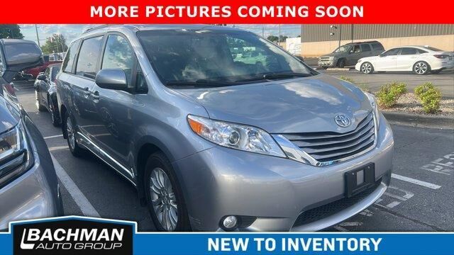 2017 TOYOTA Sienna