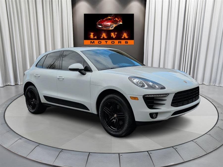 2017 PORSCHE Macan