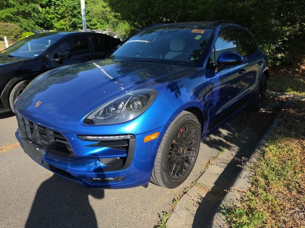2018 PORSCHE Macan