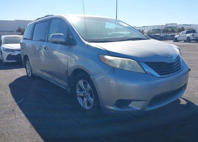 2012 TOYOTA Sienna