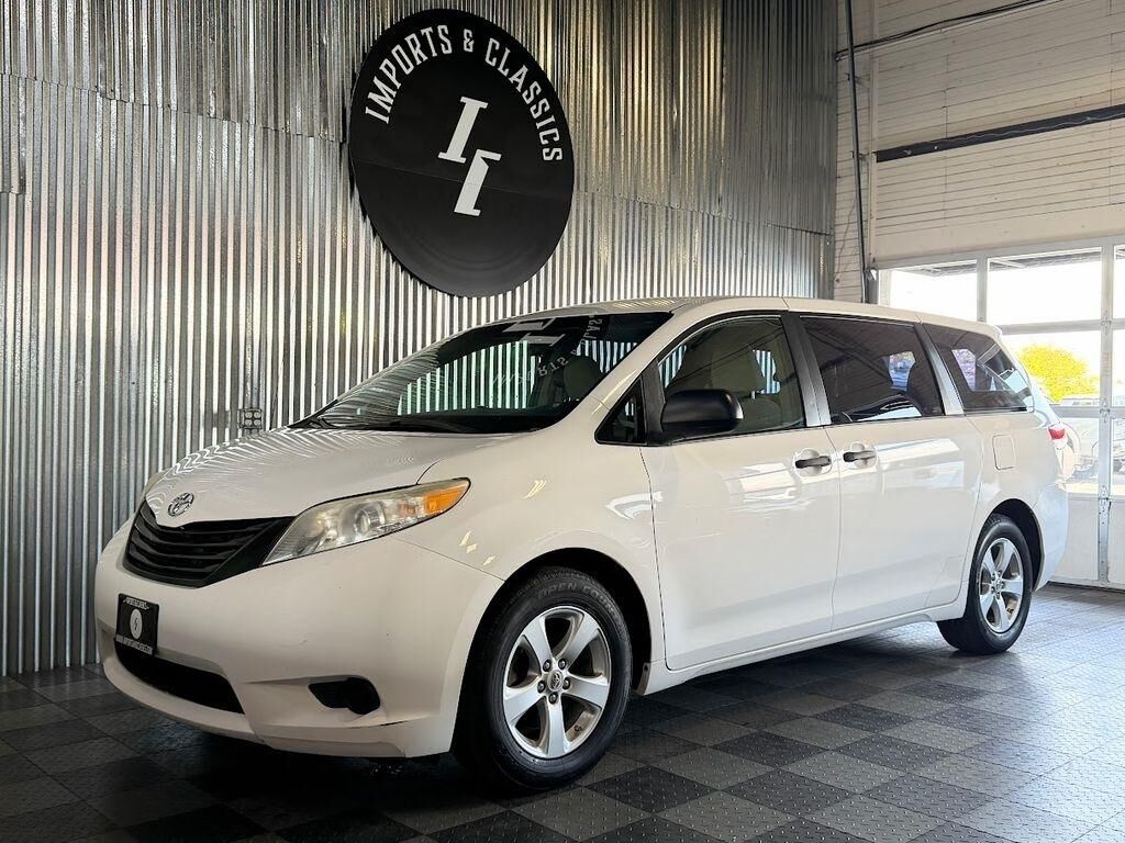 2012 TOYOTA Sienna
