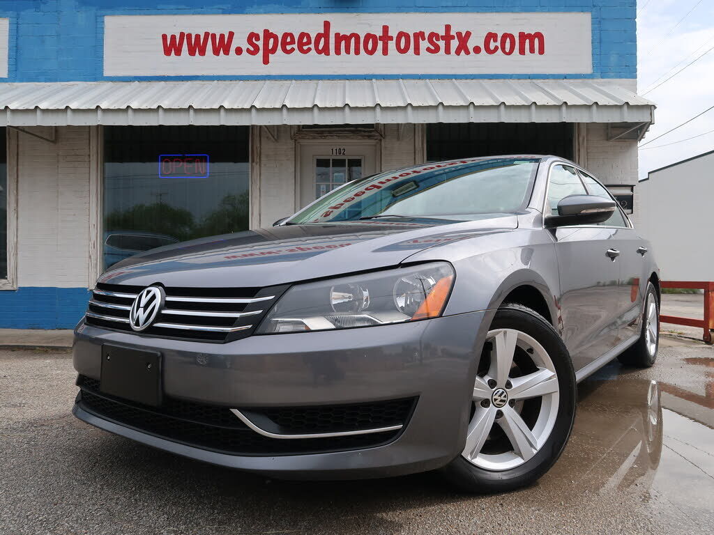 2012 VOLKSWAGEN Passat