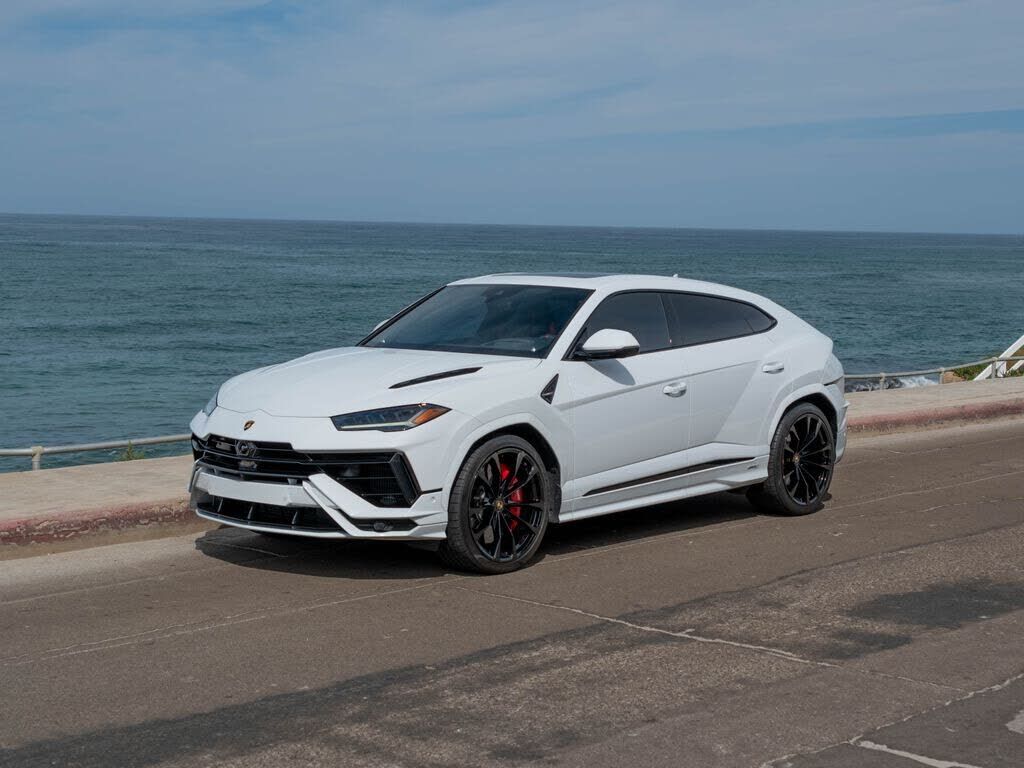 2023 LAMBORGHINI URUS