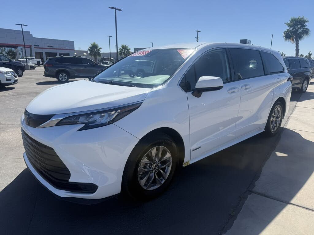 2021 TOYOTA Sienna