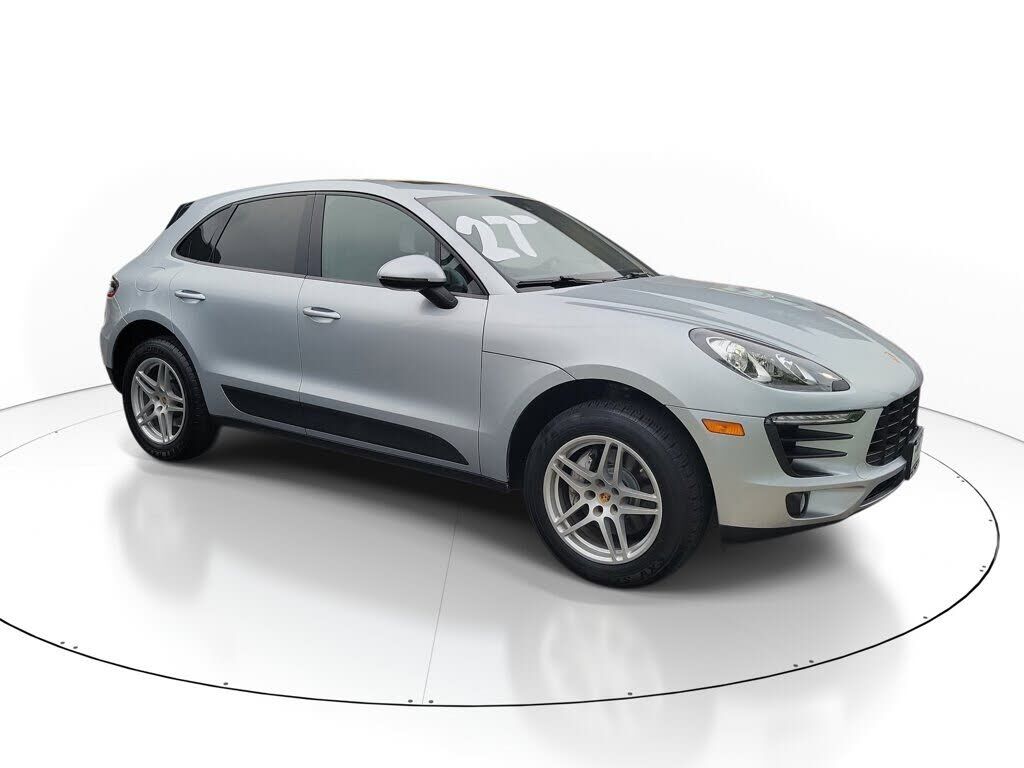 2017 PORSCHE Macan