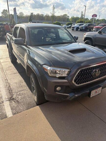2019 TOYOTA Tacoma