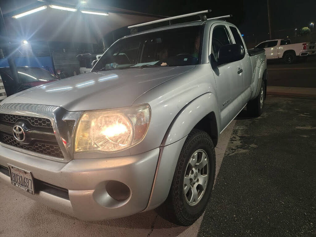 2011 TOYOTA Tacoma