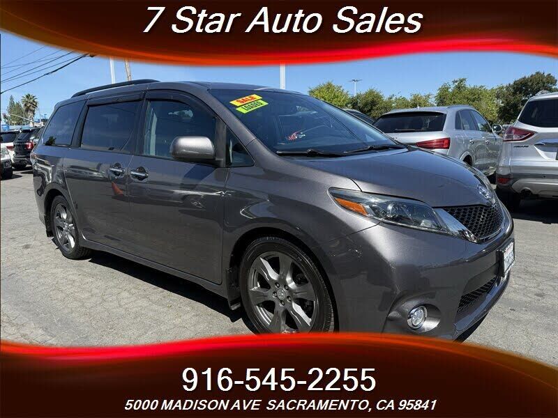 2017 TOYOTA Sienna