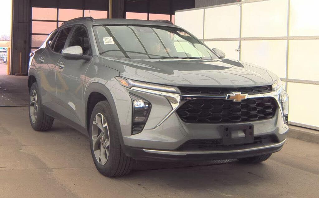 2025 CHEVROLET Trax