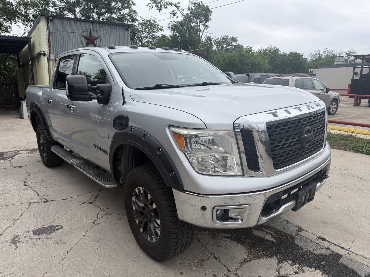 2017 NISSAN Titan