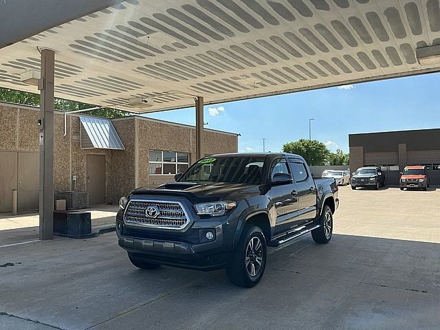 2017 TOYOTA Tacoma