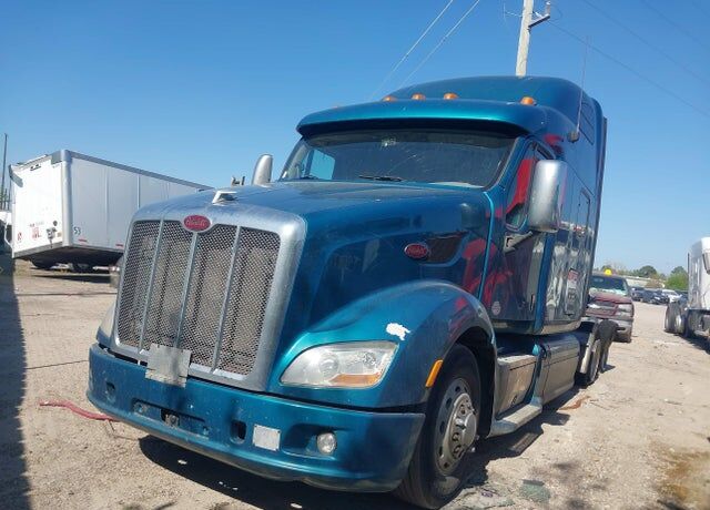 2014 PETERBILT 587