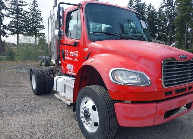 2005 FREIGHTLINER M2
